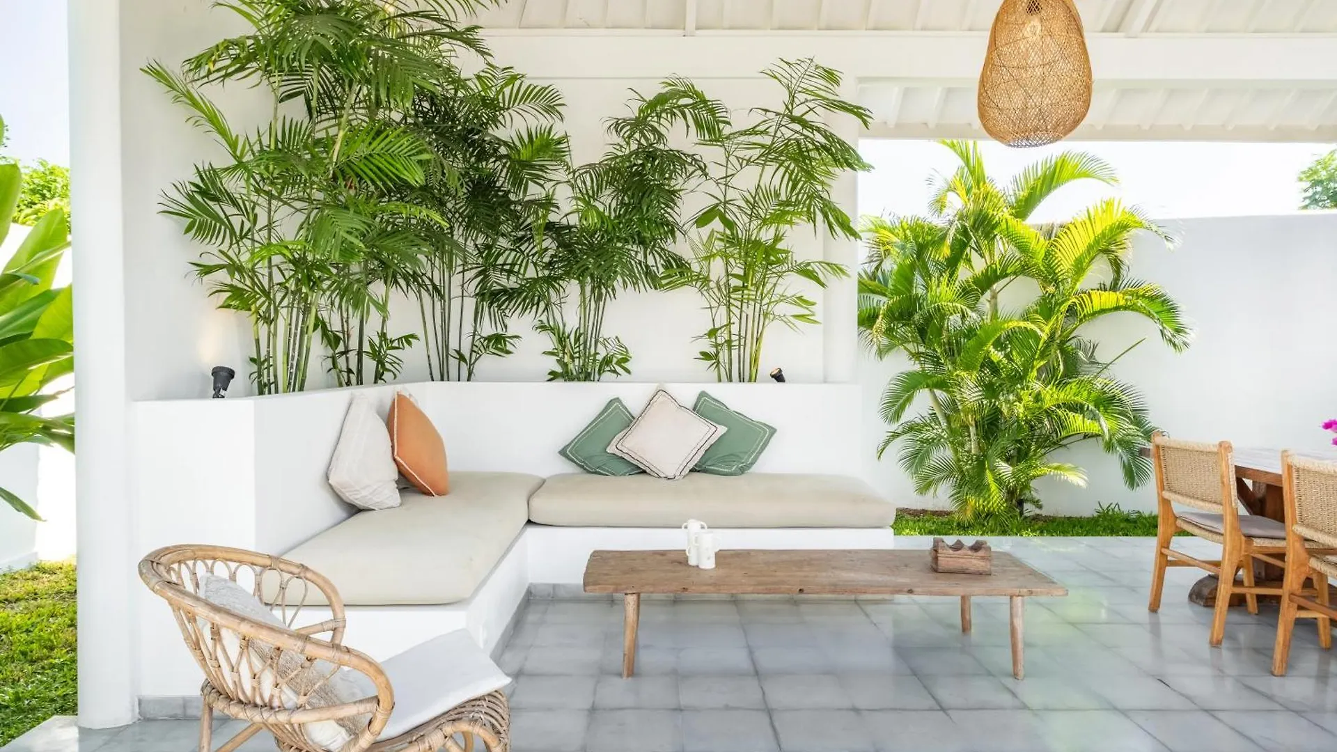 Bingin Beach Villa - 2 Br Uluwatu  Indonesia