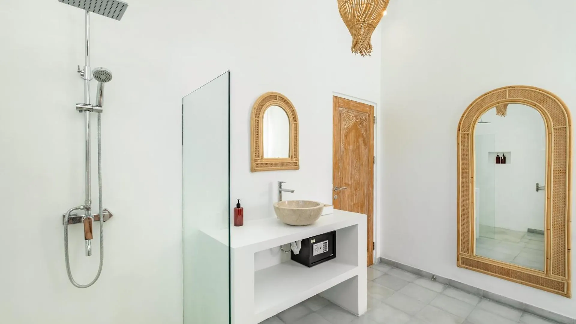 Bingin Beach Villa - 2 Br Uluwatu  Indonesia